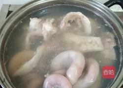 爆炒猪生肠的做法图解1