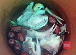 红枣枸杞鸽子汤的做法图解5