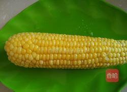 桂圆莲子玉米猪骨汤的做法图解2