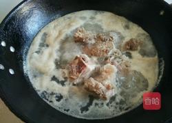 桂圆莲子玉米猪骨汤的做法图解4