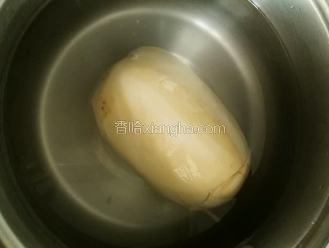 放入锅里加入清水，没过藕就可以，大火煮