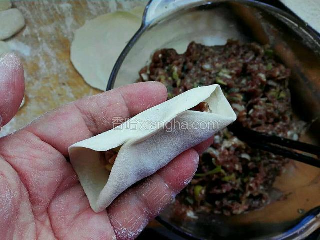 中间捏紧