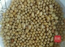 家常焖黄豆肘子的做法图解2