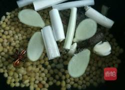 家常焖黄豆肘子的做法图解5