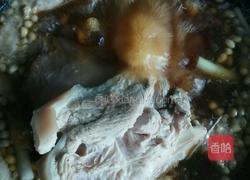 家常焖黄豆肘子的做法图解7