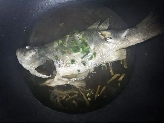 撒上葱花即可关火