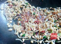 黄豆芽炒粉丝的做法图解4