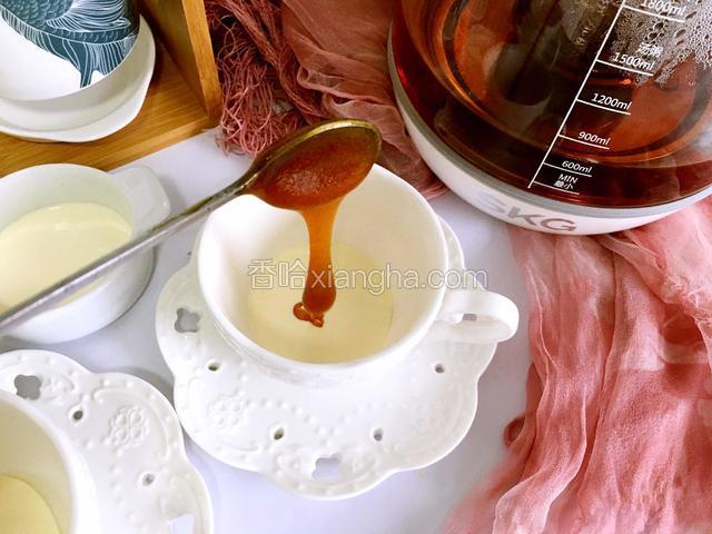 加入适量的蜂蜜调味。