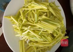 鸡蛋虾仁炒韭黄的做法图解1