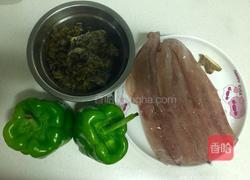 鱿鱼炒咸菜的做法图解1