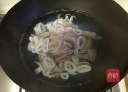 鱿鱼炒咸菜的做法图解3
