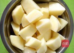 土豆炆鸭的做法图解2