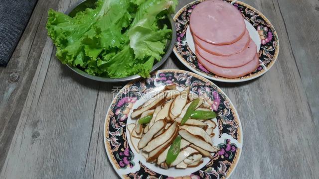 这是饼饼里面需要加的食材！