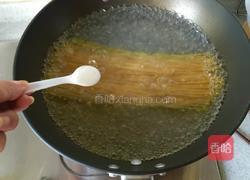 牛奶培根意大利面的做法图解3