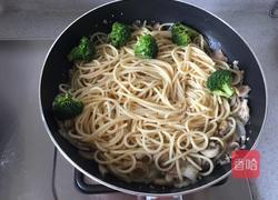 牛奶培根意大利面的做法图解11