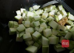 鸡腿肉炒笋瓜的做法图解6