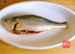 黄花鱼炖豆腐的做法图解1