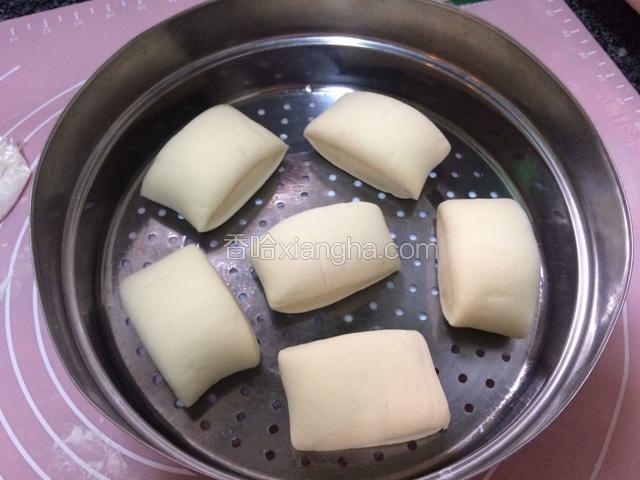几个大馒头。继续醒发。