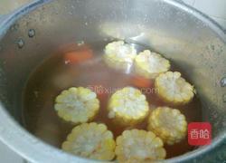 红萝卜排骨玉米汤的做法图解5