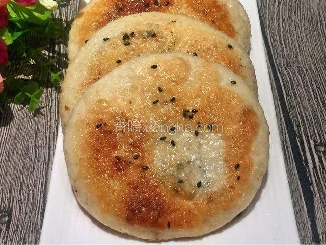 起锅装盘，圆圆的大饼