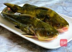 雪菜黄颡鱼的做法图解1