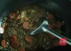 火腿肠炒冷面的做法图解6