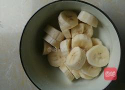 香蕉奶昔的做法图解2
