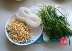 韭菜豆芽炒粉丝的做法图解1