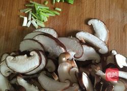油焖香菇的做法图解2