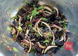 凉拌洋葱木耳的做法图解9