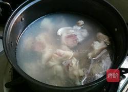 芋头猪手浓汤的做法图解1