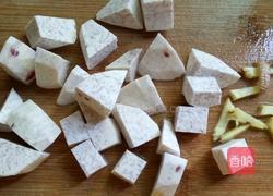 芋头猪手浓汤的做法图解2