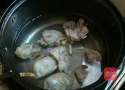 芋头猪手浓汤的做法图解3