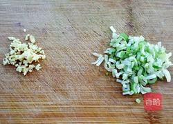 胡萝卜木耳炒鸡蛋的做法图解2