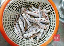 炸鱼仔的做法图解2