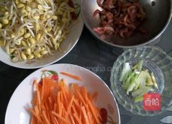 猪肉炒豆芽的做法图解2