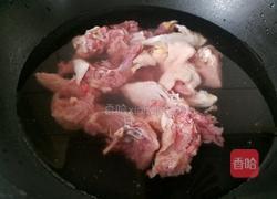 苹果花生芡实鸡汤的做法图解3