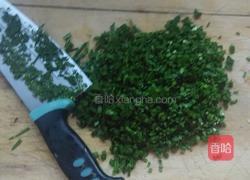 韭菜末炒鸡蛋的做法图解1