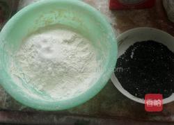 芝麻馅饼的做法图解1