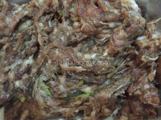 直到觉得筷子有相对较大的阻力肉发黏拉丝