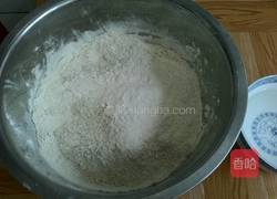 地瓜面山菜包子的做法图解2