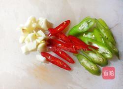小银鱼炒辣椒的做法图解1