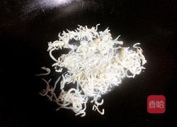 小银鱼炒辣椒的做法图解2