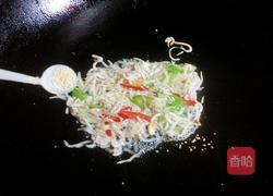 小银鱼炒辣椒的做法图解5