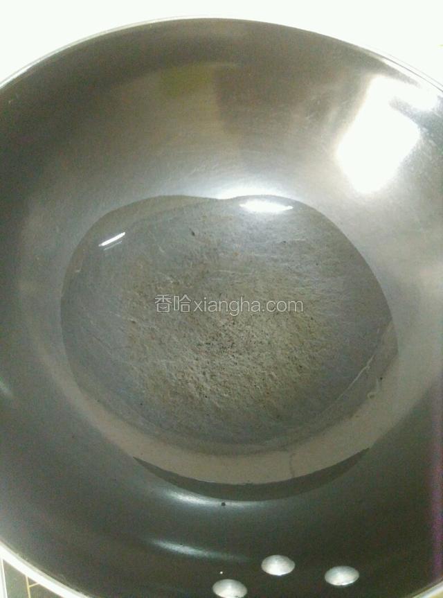 锅烧热放适量的油