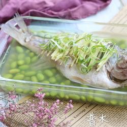 鲈鱼蒸毛豆的做法[图]