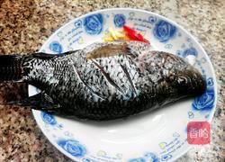 农家炖鱼的做法图解1