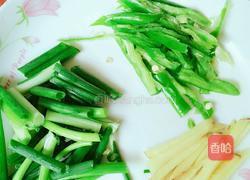 红萝卜炒五花肉的做法图解3