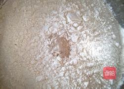 我用高筋面粉做的花卷馒头的做法图解3
