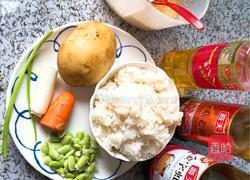 土豆丝炒饭的做法图解1